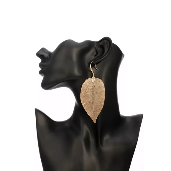 Gold Tone Leaves Errings - Picture 2 of 5